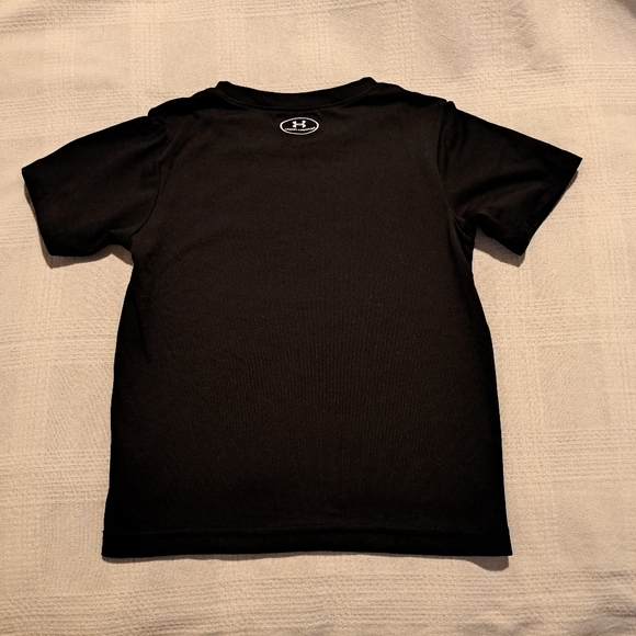 Under Armour boys size 4 heat gear black short sleeved shirt, - Picture 4 of 7